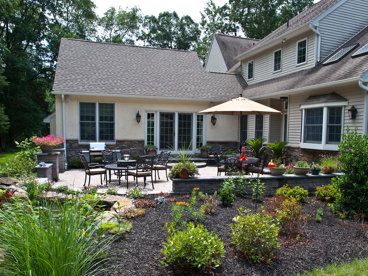 Texture PROFESSIONAL FERTILIZATION FOR A HEALTHY LAWN Walk